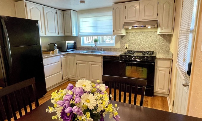 Sunnyvale West Cottage | Sunnyvale Cabin