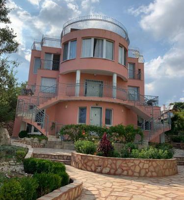 Primorski House | Sunray Guest House, Private Rooms & Apartment with Lovely Sea View