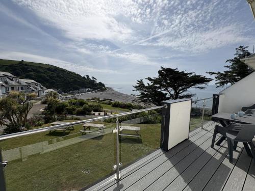 Seaton House | Sunrise Bay - Mount Brioni
