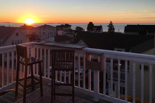 Old Orchard Beach Apartment | Sunrise Deck