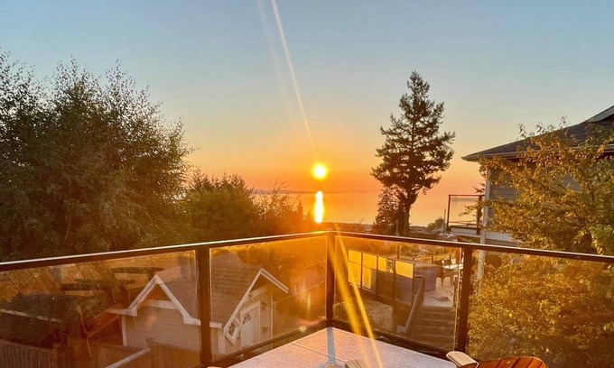 Colwood Apartment | Sunrise Escape - ocean views + close to the BEACH!