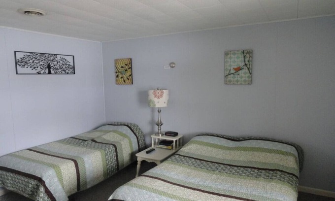 Hudson Hotel | Sunset Acres Motel - Room 6