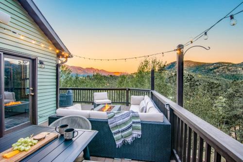 Bailey House | Sunset Mountain Views near Town on 3 Private Acres
