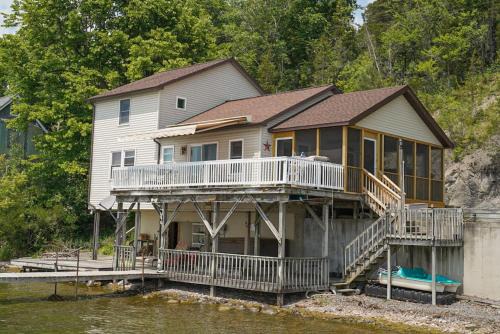 Town of Ledyard House | Sunset Paradise Cottage