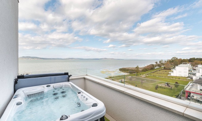 Fonyod Apartment | Sunset Resort