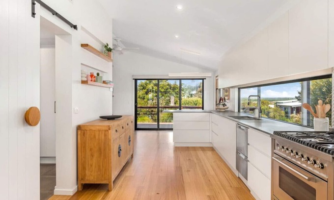 Ocean Grove House | Sunset Shack - Sleeps 6 - Dog friendly!