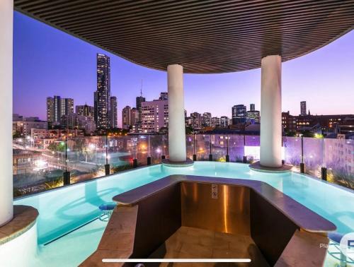 Fortitude Valley Apartment | SUNSET VIEW Resort 2B 2B Apartment, BEST LOCATION