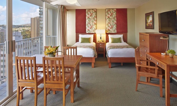 Waikiki Hotel | Sunset Views and Modern Comfort Just a Short Walk to Waikiki Beach