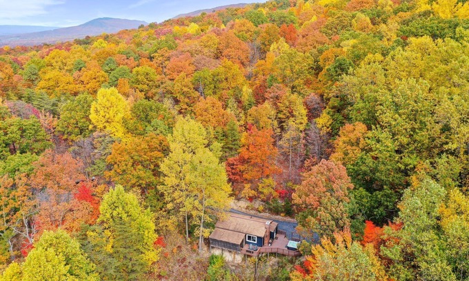 New Market Cabin | Sunset Views~HotTub~Fireplace~Mountain Escape