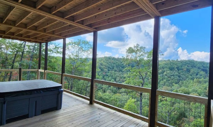 Frenchburg Cabin | Sunsets 4ever Cabin- 360 views 2-bedroom cabin with WiFi & Hot Tub