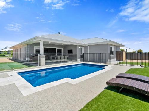 Yarrawonga House | Sunsets by the Lake