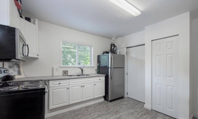 Gibsons Condo | Sunshine Coast at its best, Gibsons, close to Marina, beach and shops