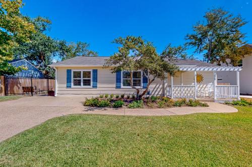 College Hills Estates Hotel | Sunshine House Texas Hideaway