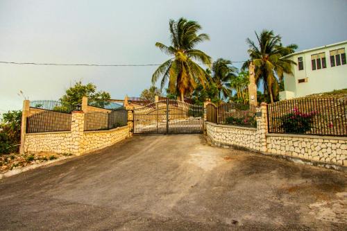 Greenwood House | Sunshine Lodge: Your home away from home