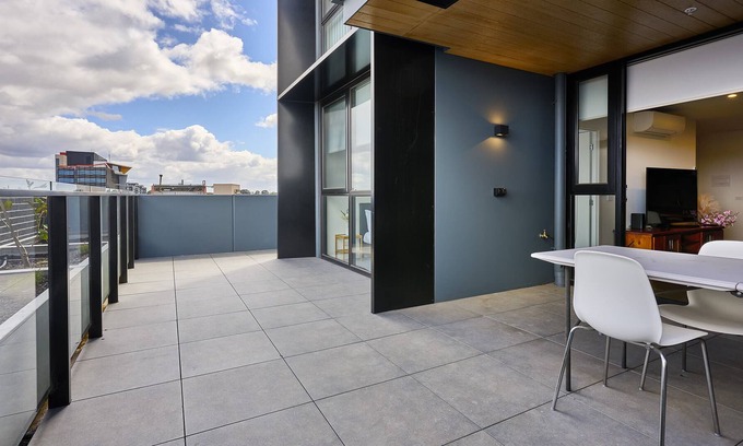 Sunshine Apartment | Sunshine - Modern 2-Bed with Great Views