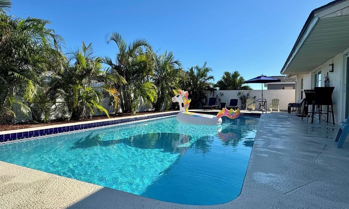 Bradenton House | Sunshine Oasis with heated Saltwater pool
