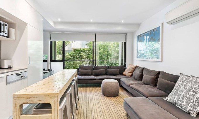 St Kilda Apartment | Sunshine Place Heart of St Kilda with Parking