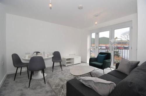 Leamington Spa Apartment | Sunshine Residence - Luxury 2 Bedroom Apartment
