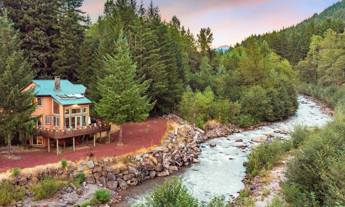 Rhododendron House | Sunshine + Riverfront-Mt. Hood-Hot Tub on 2 Acres! Large Mountain Chalet in Mt. Hood National Forest! 4BR/2.5Ba * Pet-Friendly* Family Friendly*