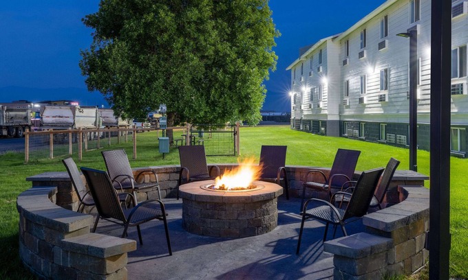 Bozeman Hotel | Super 8 by Wyndham Belgrade/Bozeman Airport
