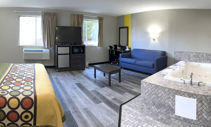 Lewistown Hotel | Super 8 by Wyndham Burnham/Lewistown