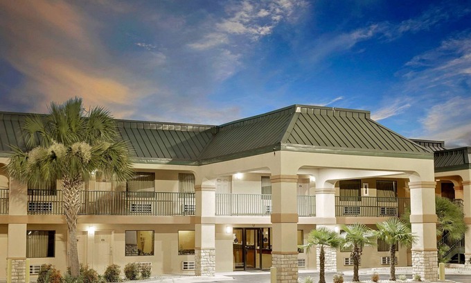 Byron Hotel | Super 8 by Wyndham Byron/South Macon