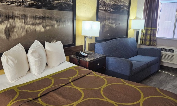 Denver Hotel | Super 8 by Wyndham Denver Central