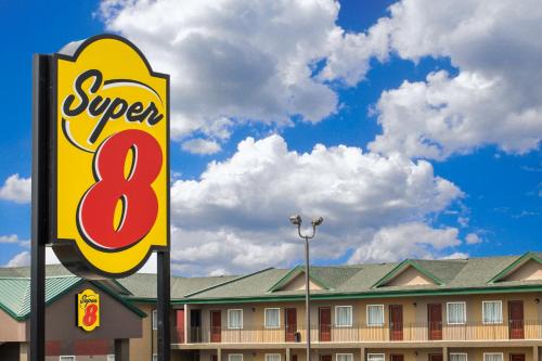 Fox Creek Hotel | Super 8 by Wyndham Fox Creek