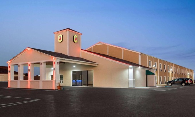 Gainesville Hotel | Super 8 by Wyndham Gainesville TX