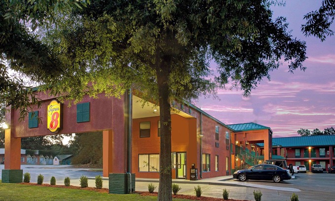 Gainesville Hotel | Super 8 by Wyndham Gainesville