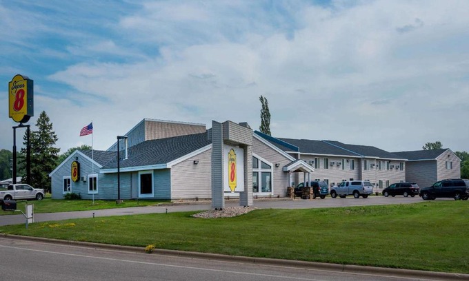 Glenwood Hotel | Super 8 by Wyndham Glenwood