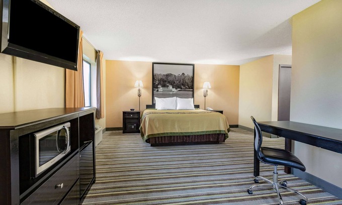 Iowa Falls Hotel | Super 8 by Wyndham Iowa Falls