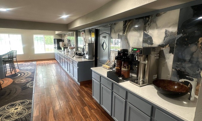 Eldon Hotel | Super 8 by Wyndham Lake of the Ozarks