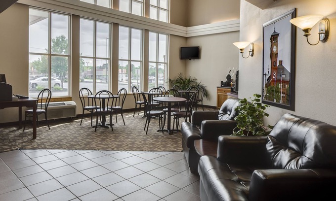 Menomonie Hotel | Super 8 by Wyndham Menomonie WI