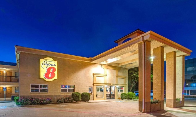 Richardson Hotel | Super 8 by Wyndham Richardson Dallas