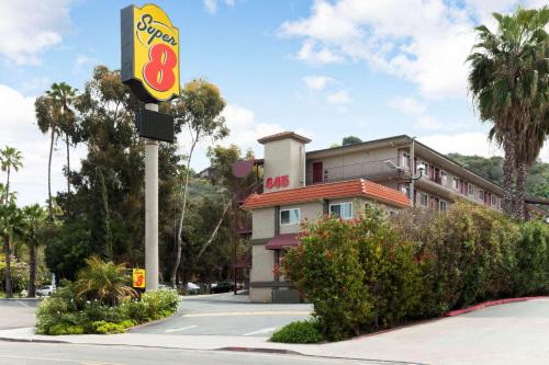 Mission Valley West Hotel | Super 8 by Wyndham San Diego Hotel Circle