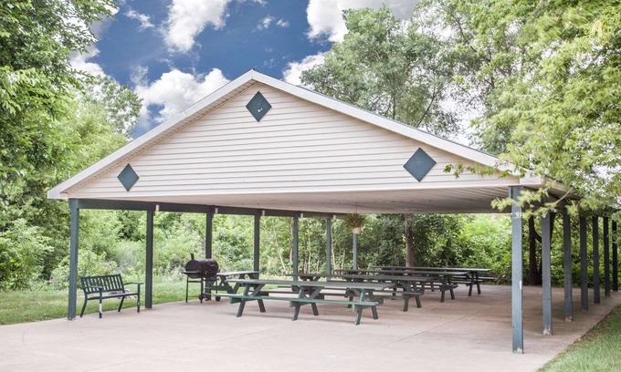 Three Rivers Hotel | Super 8 by Wyndham Three Rivers