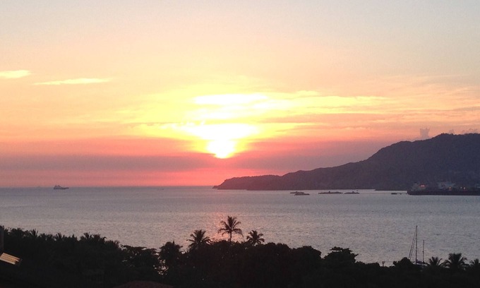 Morro da Cruz House | SUPER CHARMING HOME WITH POOL AND VIEW SHOW!