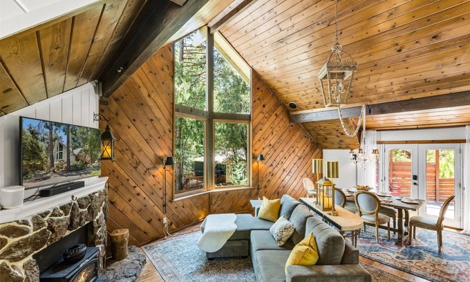 Pine Cove Cabin | Super Chic Pines Hideaway
