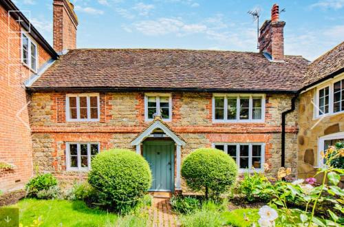Lodsworth Villa | Super Host Large Luxury Cottage South Downs Park