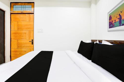 Varanasi Hotel | Super Hotel O B.G.P.G House