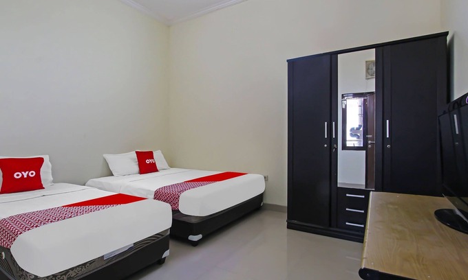 Pekalongan Hotel | Super OYO 92437 Wahidin Guesthouse