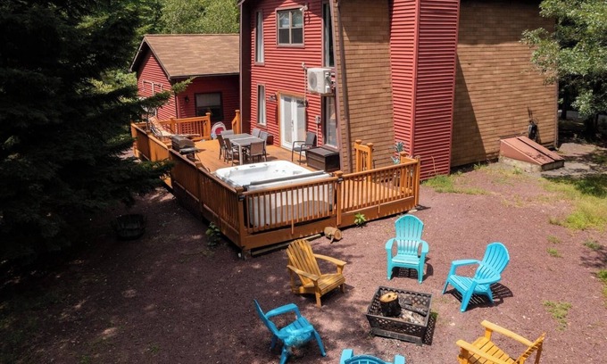 Pocono Pines House | Super Private! Modern Farmhouse Surrounds by Woods! No Cleaning Fee!