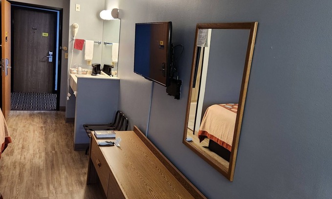 Crete Hotel | Super Star Inn & Suite Lincoln Crete