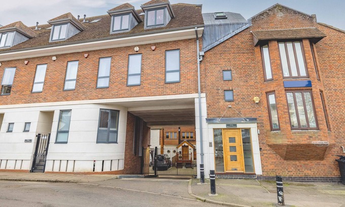 Eton House | Super Stylish Eton Townhouse with Castle & River Views
