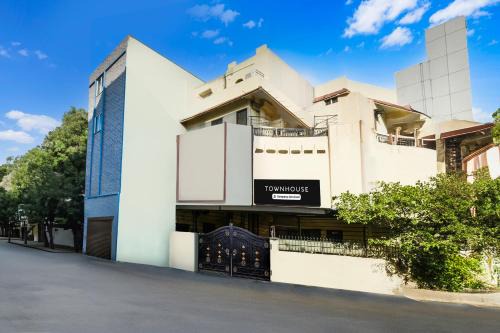 Ameerpet Hotel | Super Townhouse Townvilla Guesthouse