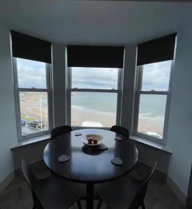 Scarborough Apartment | Superb 2 Bedroom Sea View Flat