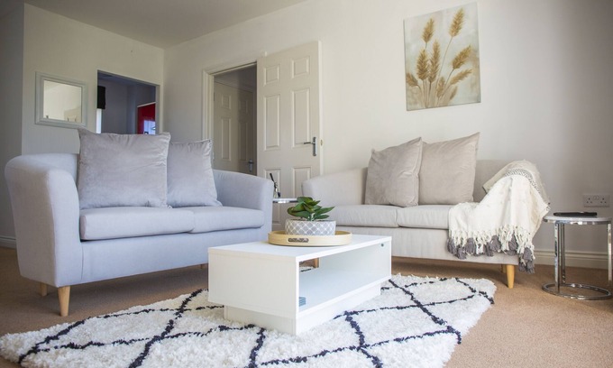 Frampton on Severn Apartment | Superb Apartment in Stratford upon Avon with Free Parking & Wi-Fi