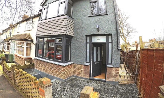 Ladywell House | Superb family home in popular family area