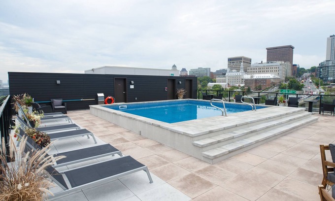 Saint-Jean-Baptiste Apartment | Superb new condo with pool, in the heart of downtown Quebec City